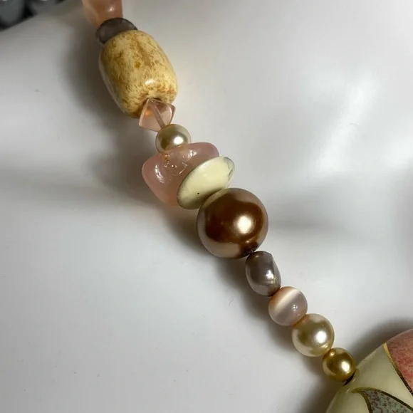 Vintage Japanese porcelain necklace, resin wood beads & pearl 1980 - Picture 3 of 6